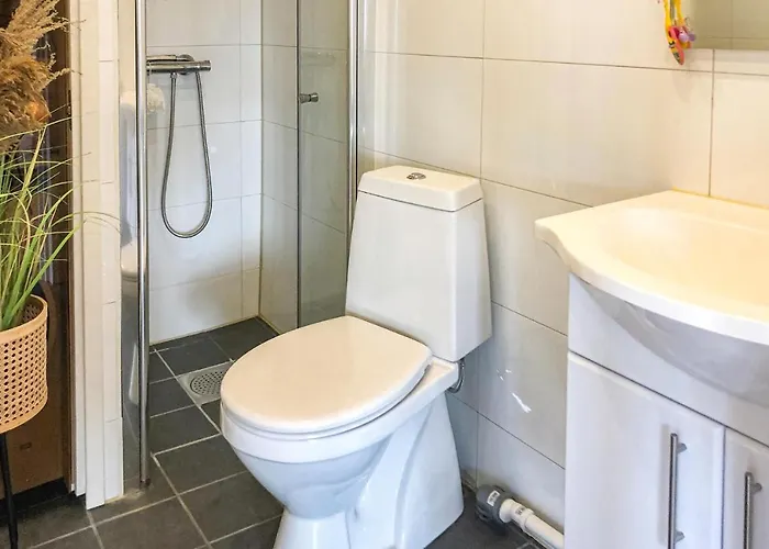 Cozy In Brottum With Kitchen Casa de Férias *